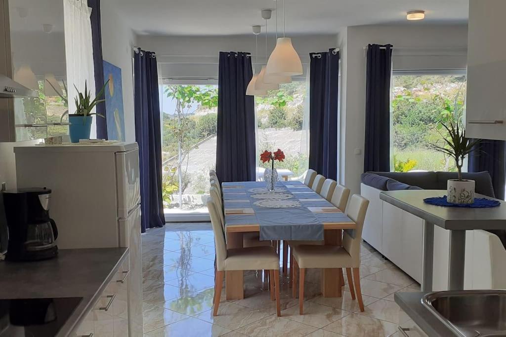 Vis - Luxury Holiday Villa With Swimming Pool ภายนอก รูปภาพ