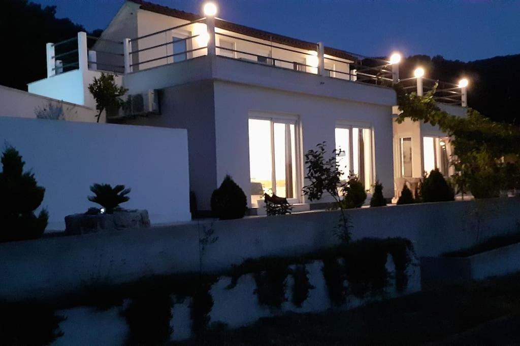 Vis - Luxury Holiday Villa With Swimming Pool ภายนอก รูปภาพ