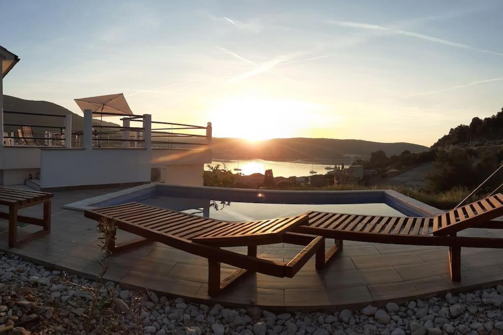 Vis - Luxury Holiday Villa With Swimming Pool ภายนอก รูปภาพ
